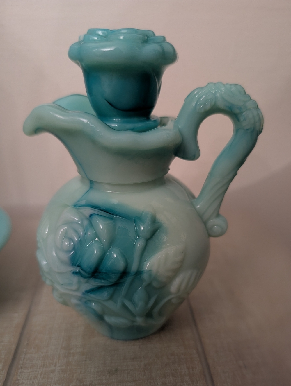 Vintage 70s Avon "Skin-So-Soft" Jadeite Milk Glass Set - Picture 5 of 11